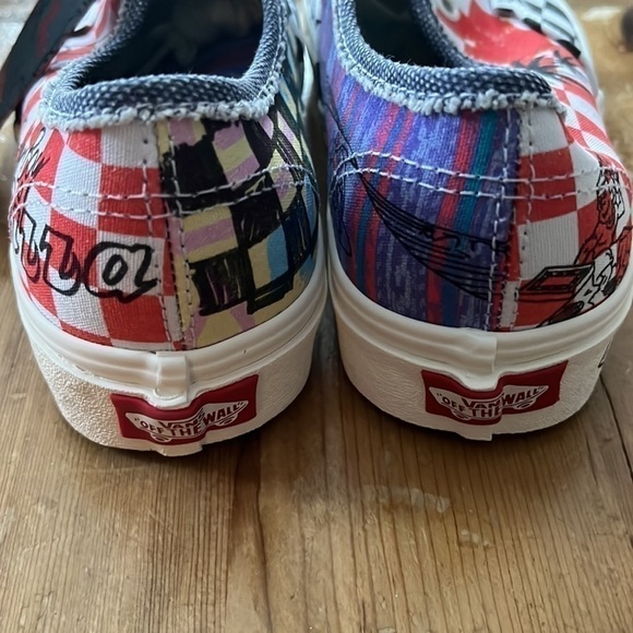 NWT & Box Vans X Stranger Things Authentic Multi/Marshmallow 5 Men 6.5 Women - Picture 9 of 16